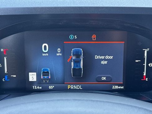 New 2025 Ford Maverick Lariat w/ Black Appearance Package image 25