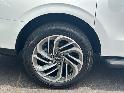 New 2026 Lincoln Navigator L Premier AWD/4WD image 18