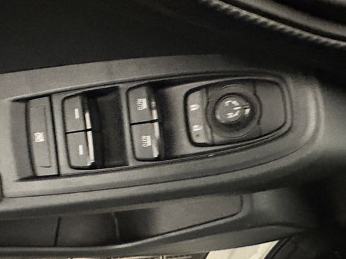 Used 2024 Subaru Crosstrek 2.0i Premium image 32