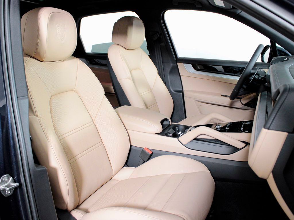 Certified 2026 Porsche Cayenne E-Hybrid AWD/4WD image 40