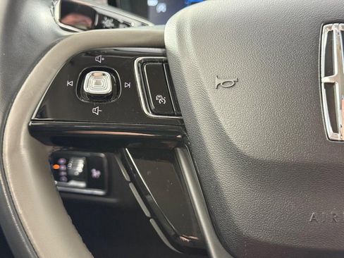 Used 2023 Lincoln Corsair Reserve w/ Towing Package image 16