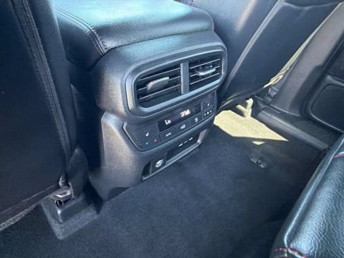 Used 2025 Honda Pilot Black Edition image 17