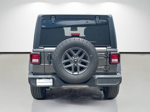 Used 2024 Jeep Wrangler Unlimited Sport AWD/4WD image 4