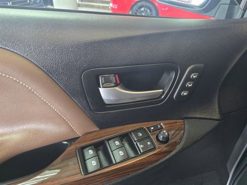 Used 2017 Toyota Sienna Limited Premium w/ Advanced Technology Package image 18