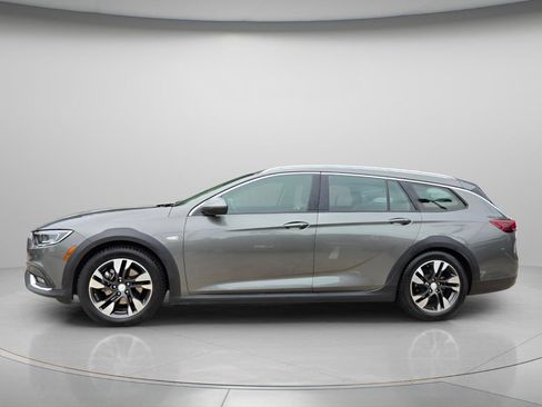 Used 2018 Buick Regal Essence w/ Driver Confidence Package #1 AWD/4WD image 3