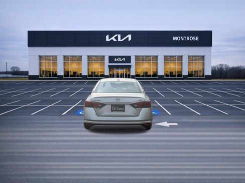 Used 2024 Nissan Altima 2.5 SV FWD image 7