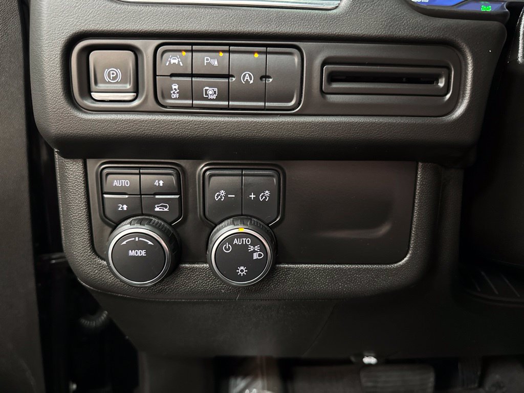 Used 2023 Chevrolet Tahoe LT w/ Luxury Package AWD/4WD image 35