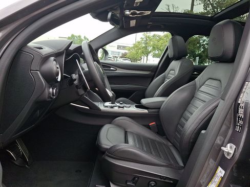 Used 2023 Alfa Romeo Stelvio Veloce AWD/4WD image 13
