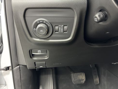 Certified 2025 Jeep Grand Cherokee Summit AWD/4WD image 21