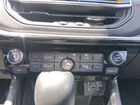 Used 2025 Jeep Compass Trailhawk AWD/4WD image 28