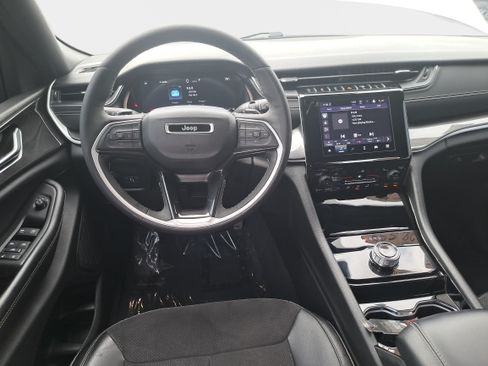 Used 2023 Jeep Grand Cherokee Altitude RWD image 16