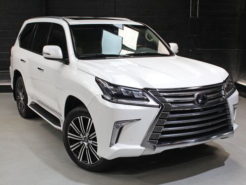 Used 2021 Lexus LX 570 4WD w/ Luxury Package image 8