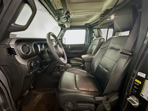 Used 2023 Jeep Wrangler Sahara w/ Cold Weather Group image 13