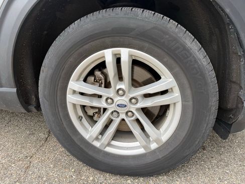 Used 2024 Ford Explorer XLT w/ Equipment Group 202A AWD/4WD image 10