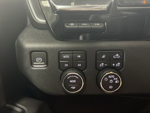 Used 2023 Chevrolet Silverado 1500 High Country w/ Technology Package AWD/4WD image 18