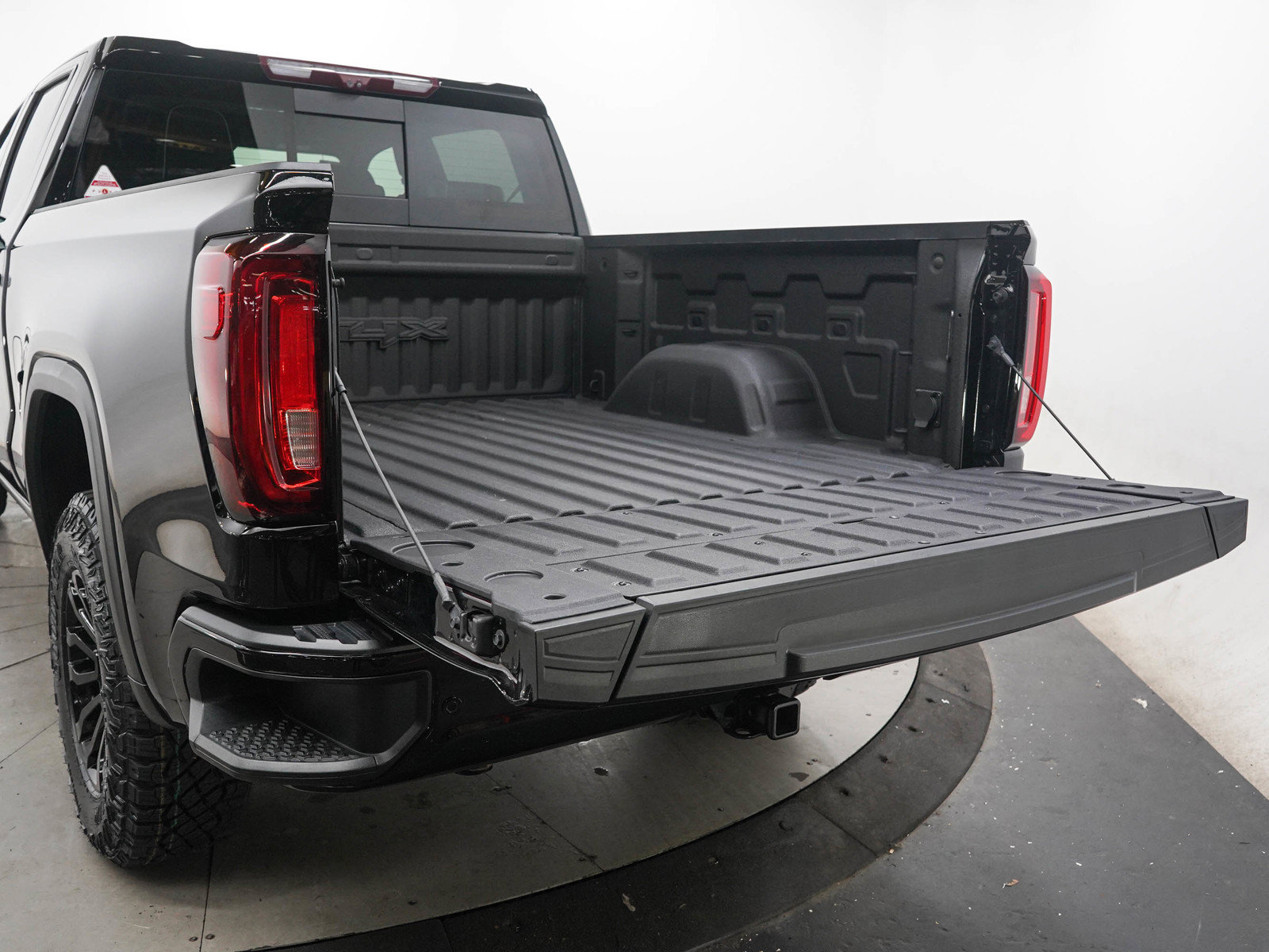 Used 2023 GMC Sierra 1500 AT4X AWD/4WD image 9