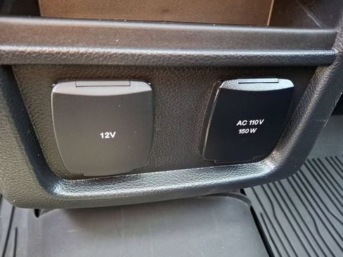 Used 2020 Ford Edge Titanium FWD image 11