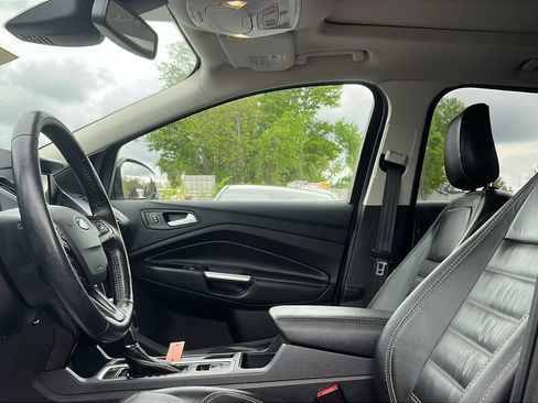 Used 2018 Ford Escape Titanium w/ Ford Safe & Smart Package AWD/4WD image 10