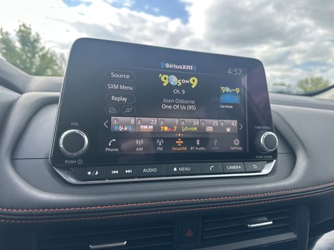 Used 2025 Nissan Rogue SV AWD/4WD image 27