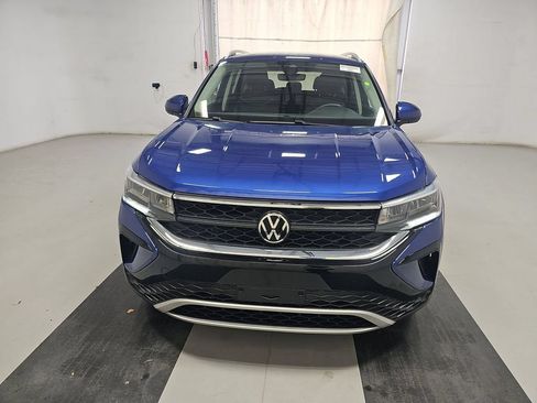 Used 2024 Volkswagen Taos SE FWD image 2