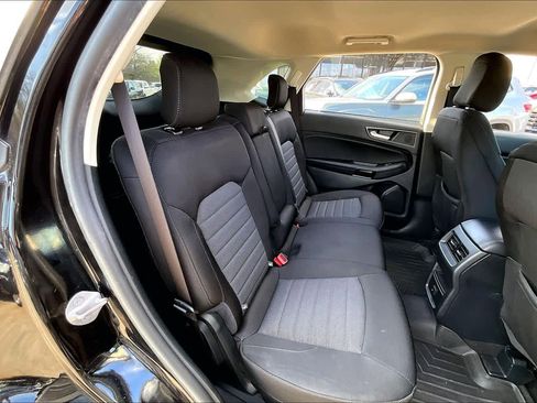 Used 2020 Ford Edge SE image 19