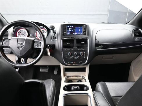 Used 2020 Dodge Grand Caravan SXT image 13