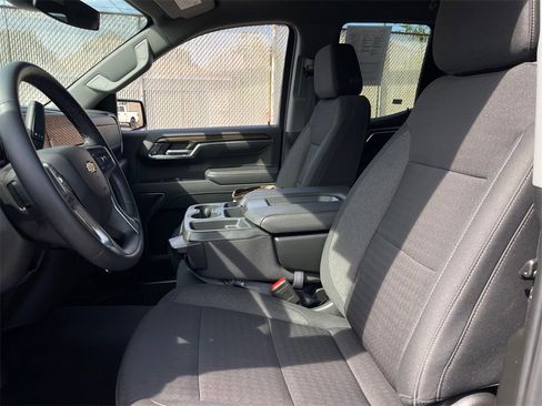 Used 2024 Chevrolet Silverado 1500 LT image 9