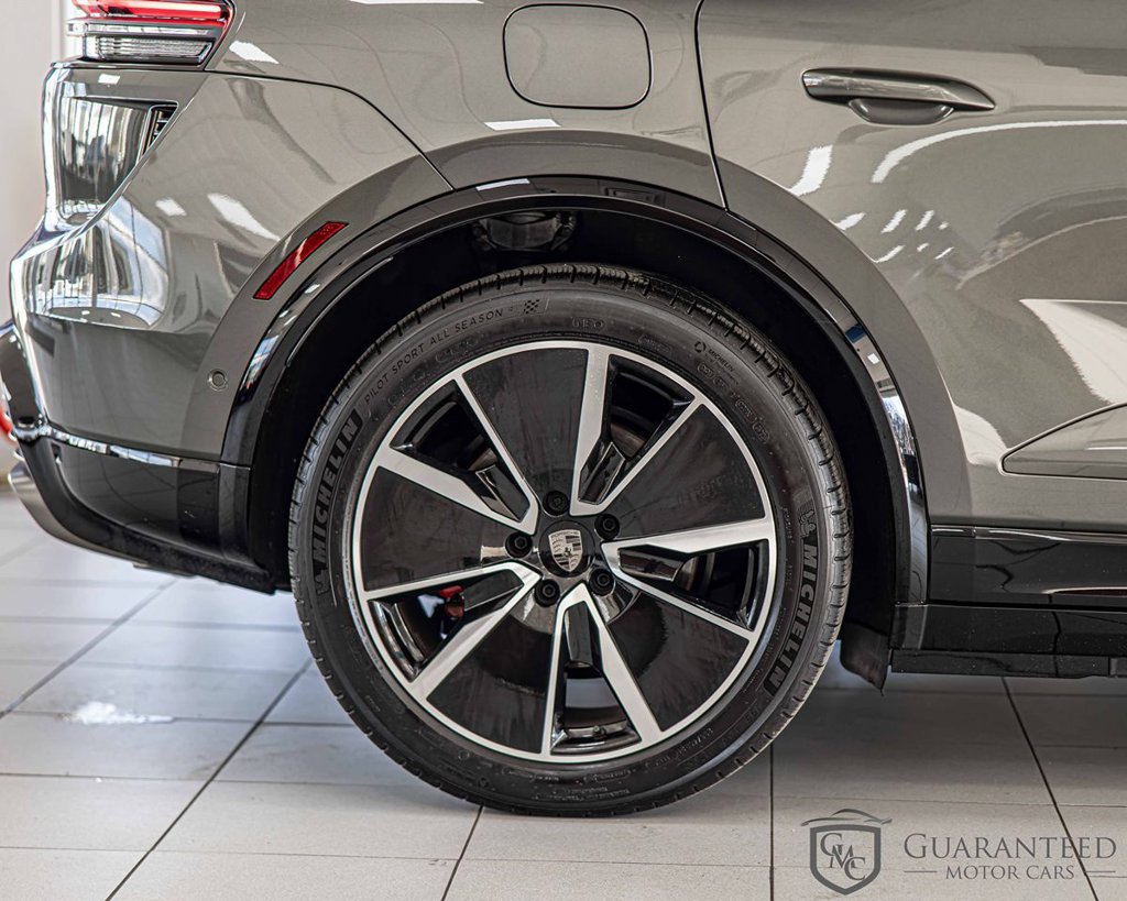 Used 2025 Porsche Macan Turbo Electric AWD/4WD image 11
