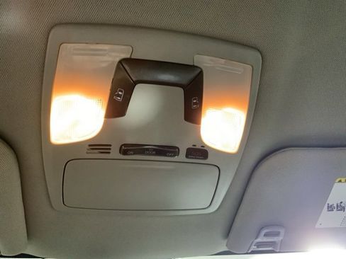 Used 2019 Toyota Sienna LE w/ LE Preferred Package image 24