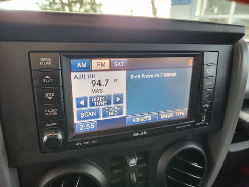 Used 2010 Jeep Wrangler Unlimited Rubicon w/ Trailer Tow Group image 28