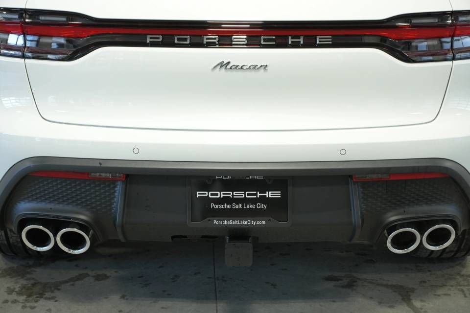 Certified 2026 Porsche Macan AWD/4WD image 37