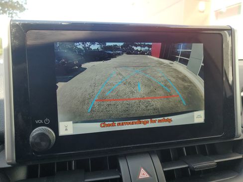 Used 2025 Toyota RAV4 XLE FWD image 21