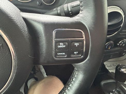 Used 2016 Jeep Wrangler Unlimited Sahara w/ Dual Top Group AWD/4WD image 19
