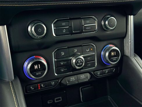 Used 2022 GMC Yukon XL SLT w/ SLT Luxury Package image 24