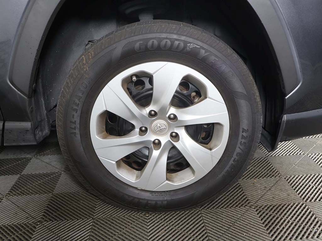 Used 2020 Toyota RAV4 LE FWD image 17