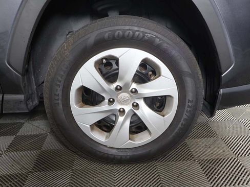 Used 2020 Toyota RAV4 LE FWD image 17