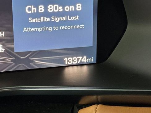 Used 2025 GMC Canyon AT4 w/ Technology Plus Package image 41