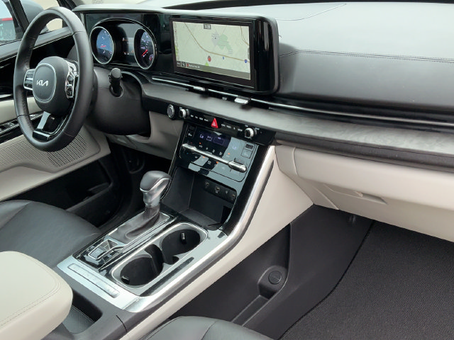 Used 2024 Kia Carnival EX FWD image 22