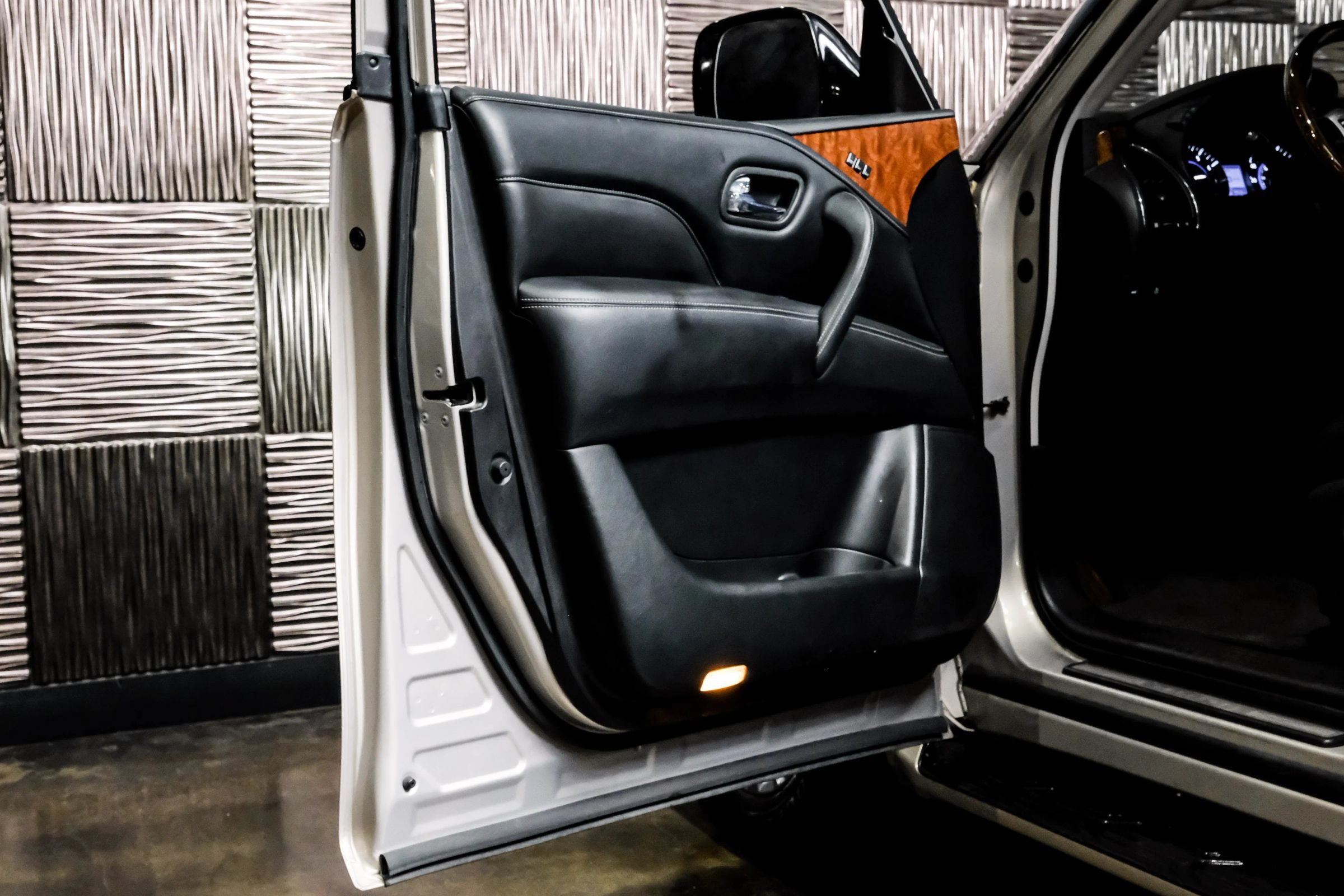 Used 2019 INFINITI QX80 2WD image 41