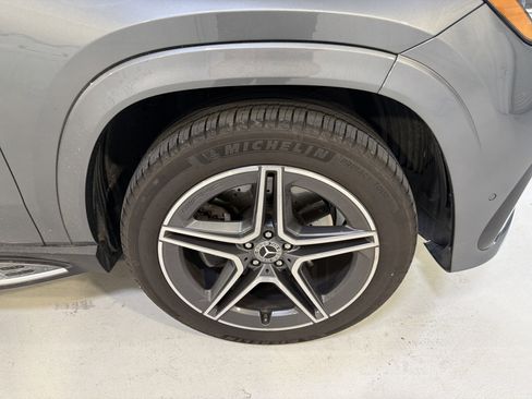 Used 2025 Mercedes-Benz GLS 450 4MATIC image 14