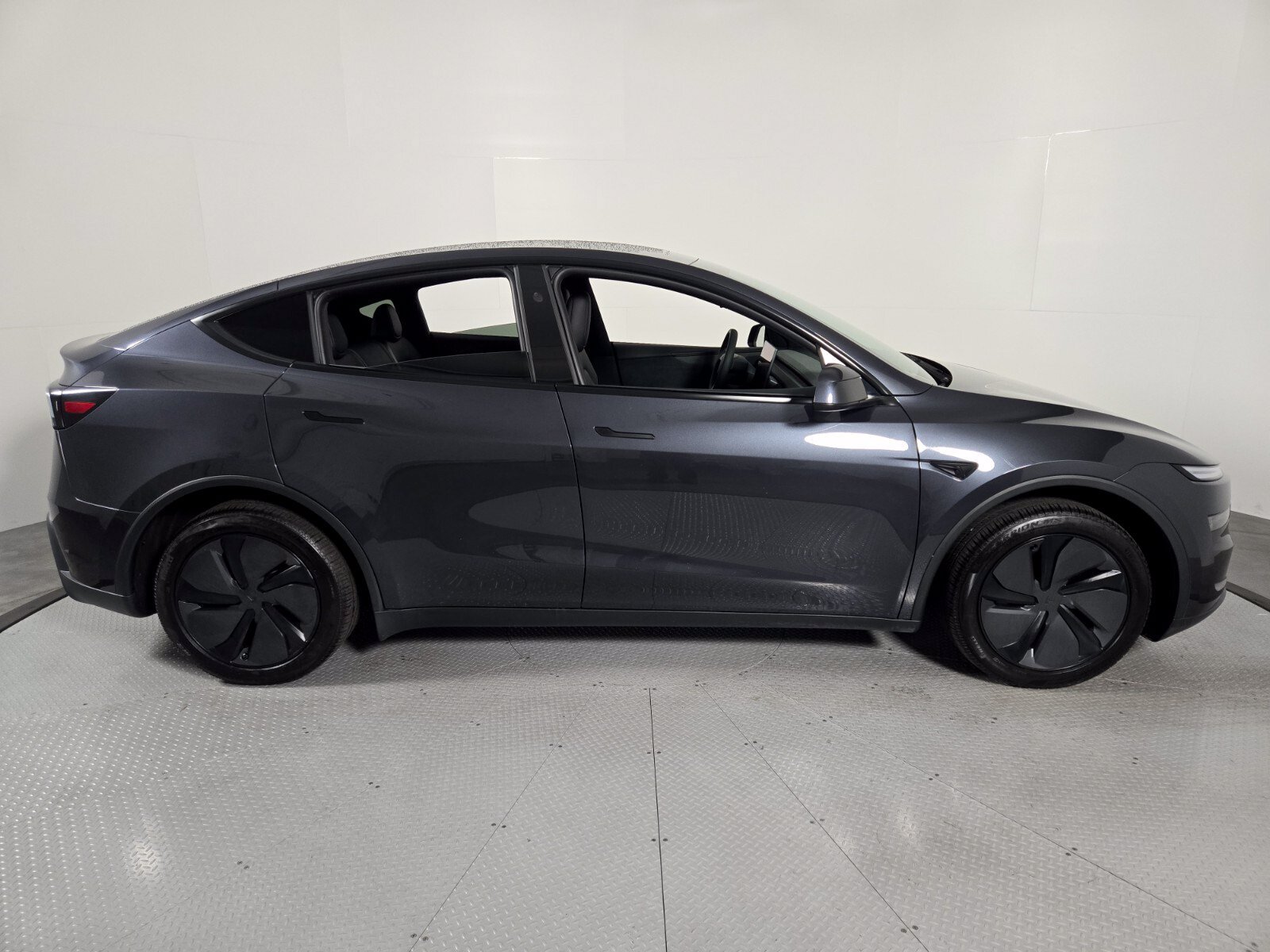 Used 2026 Tesla Model Y Long Range RWD image 4