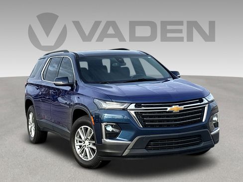 Used 2023 Chevrolet Traverse LT image 1