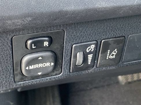 Used 2017 Toyota RAV4 LE FWD image 11