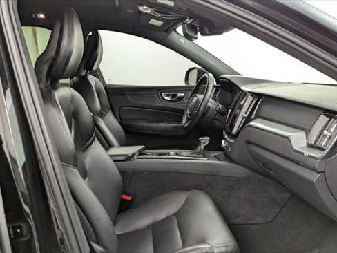 Used 2019 Volvo XC60 T5 Momentum w/ Premium Package FWD image 21