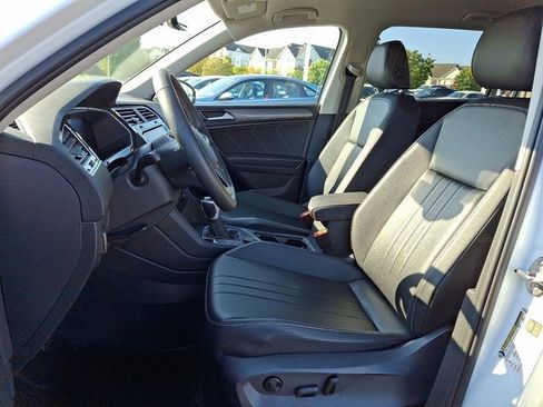Certified 2022 Volkswagen Tiguan SE image 16