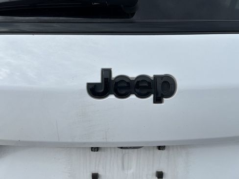 Used 2024 Jeep Grand Cherokee L Limited w/ Luxury Tech Group II image 9