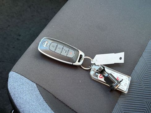 Used 2025 Nissan Versa SV image 20