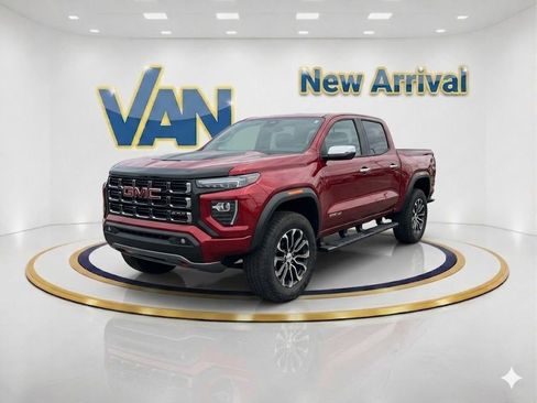 Used 2025 GMC Canyon Denali AWD/4WD image 1