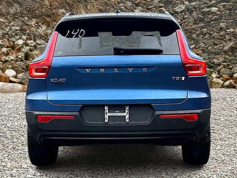 Used 2021 Volvo XC40 T5 R-Design w/ Climate Package image 4