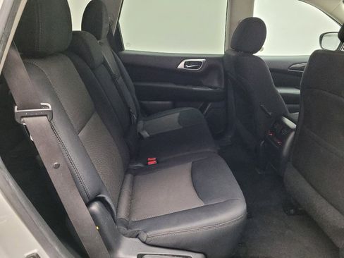 Used 2017 Nissan Pathfinder S image 19